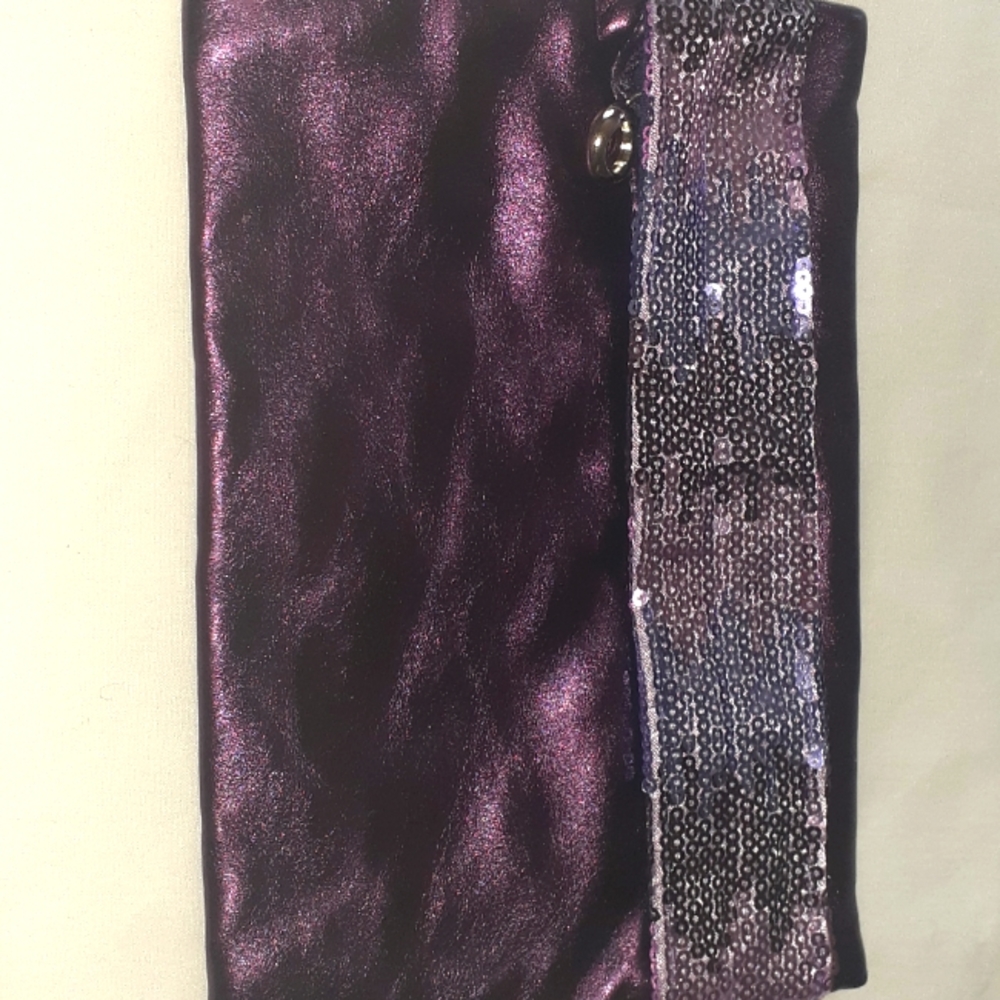 🔥B3G1Free🔥AVON New Step into sexy wristlet bag